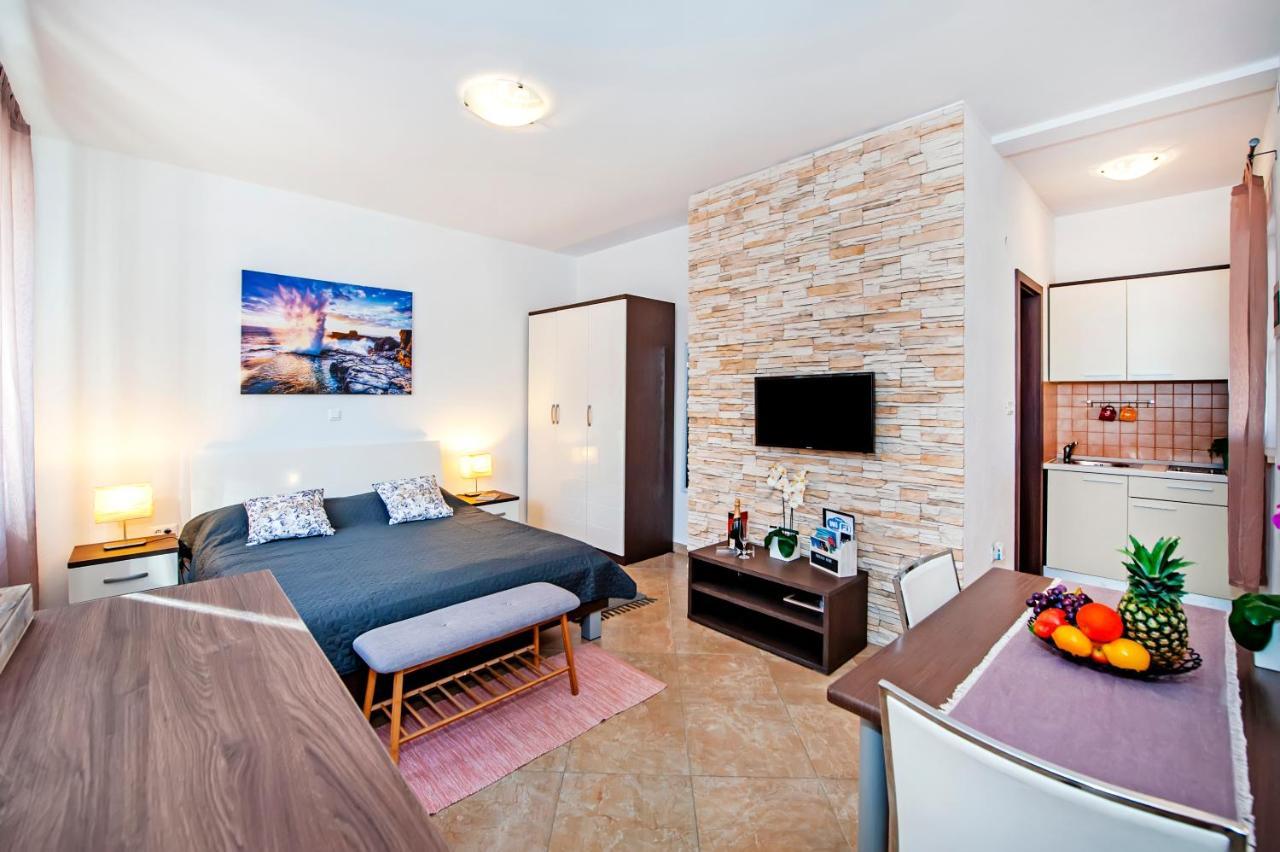 F&r Apartment